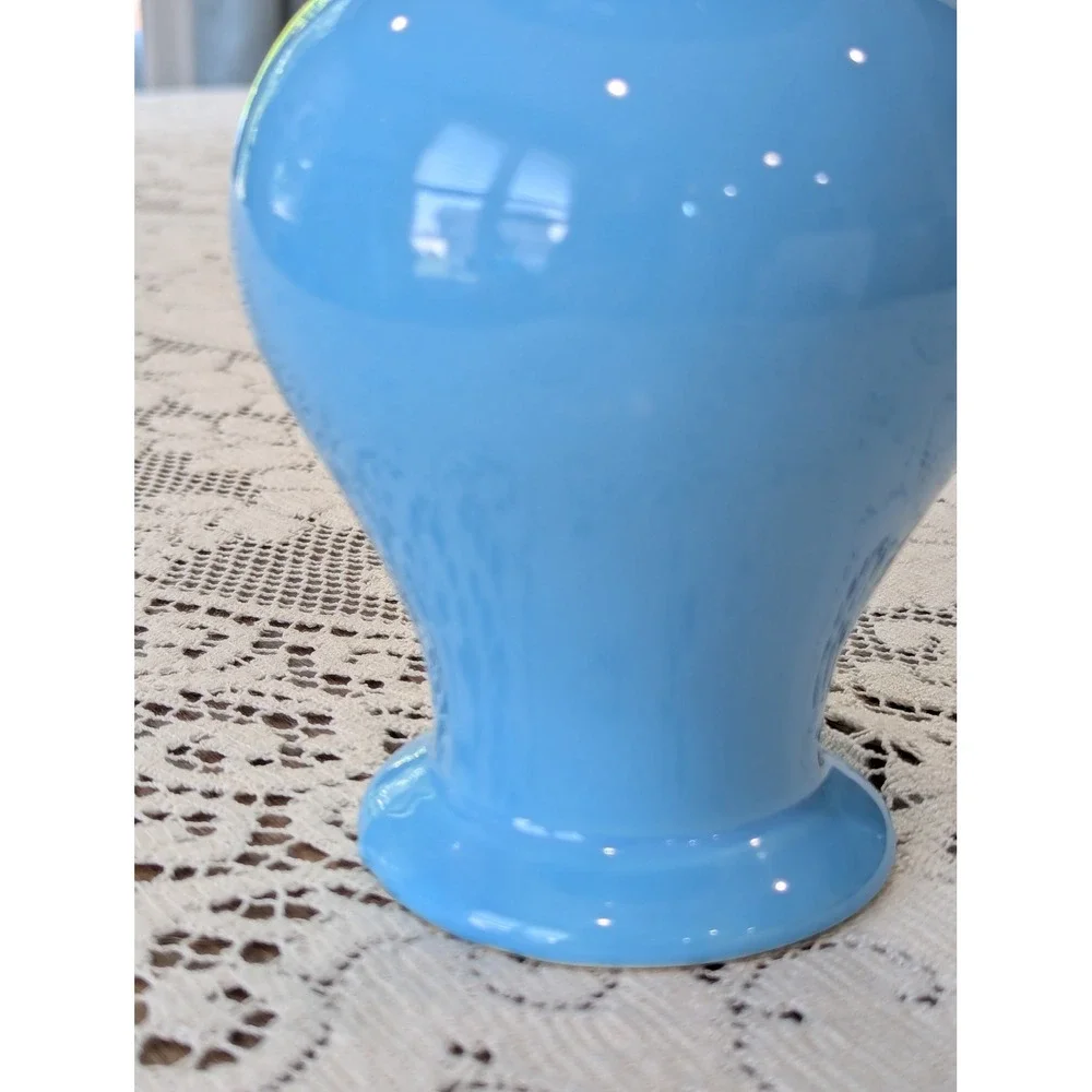 Vintage Hull USA Pottery Vase 8.25